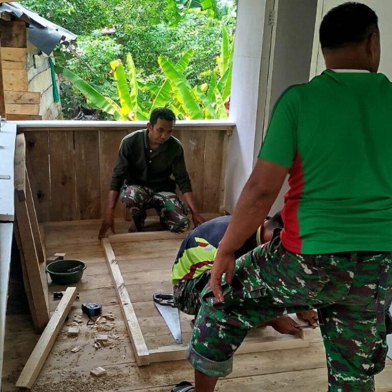 Rosnawati Rasakan Perubahan Nyata Setelah Satgas TMMD Pasang Kusen dan Sekat