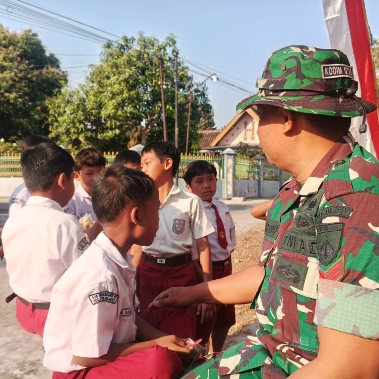 Tanpa Sekat, Prajurit dan Pelajar Berbaur di SD Negeri 02 Parangjoro