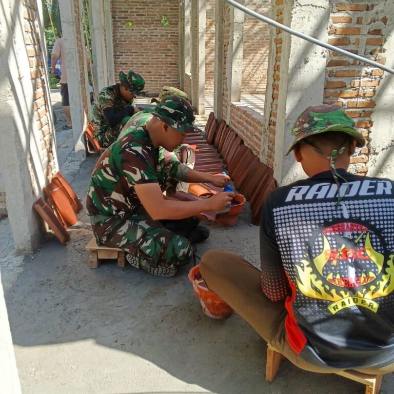 Detail Pengecatan Genteng TMMD di Parangjoro, Sukoharjo: Bukti Pengabdian Tanpa Batas