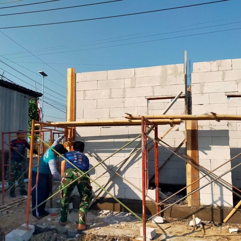 Wujudkan MCK di Lapangan Desa, TMMD Reguler ke-129 Kodim Sukoharjo Libatkan Warga