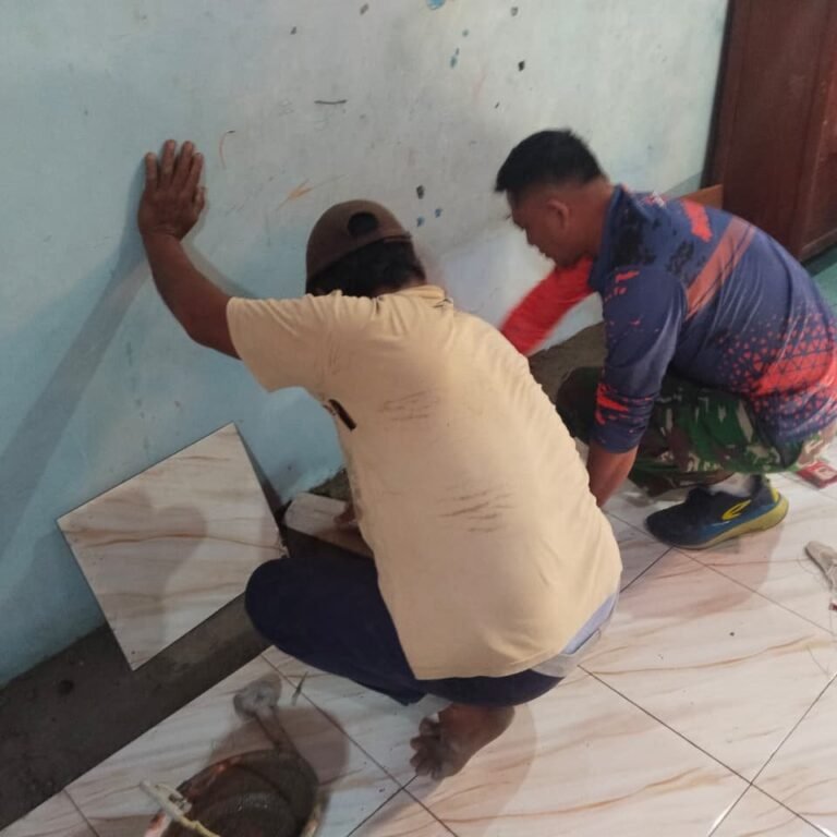 Keramik Mulai Dipasang, Hunian Margono di Sukoharjo Mendekati Layak