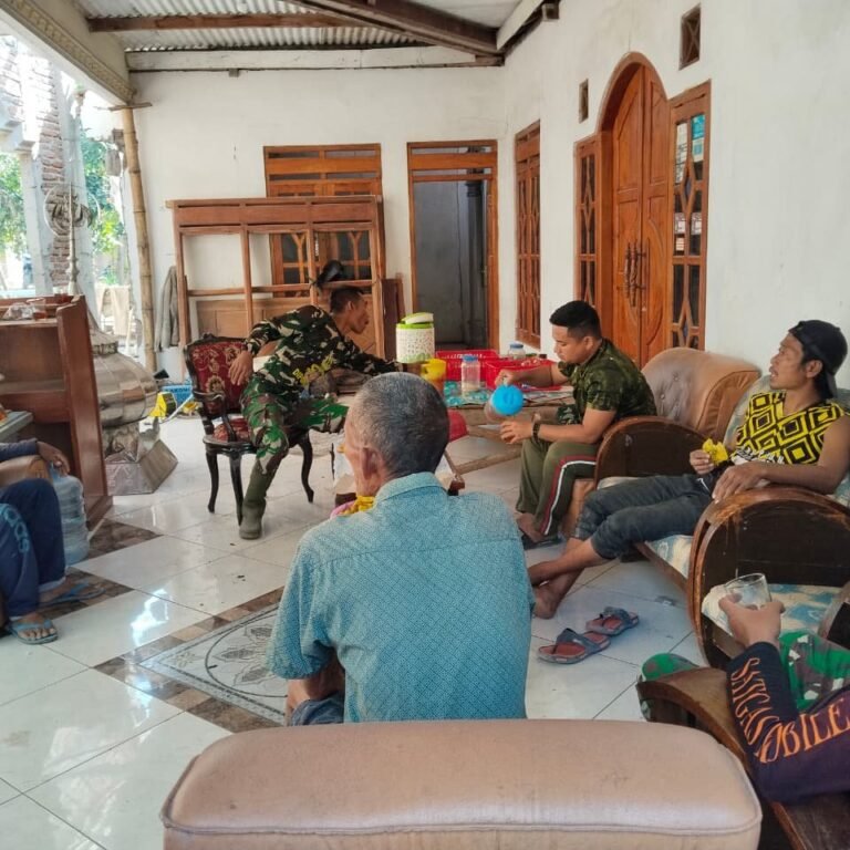 TMMD Ke-129 Kodim Sukoharjo: Rawat Tanaman hingga Singkong Rebus Bareng Warga Parangjoro
