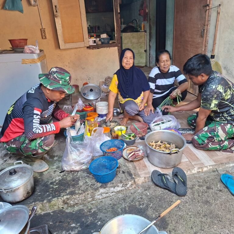 Ngopi dan Belanja di Warung, Gaya Satgas TMMD Mendekatkan Diri ke Warga