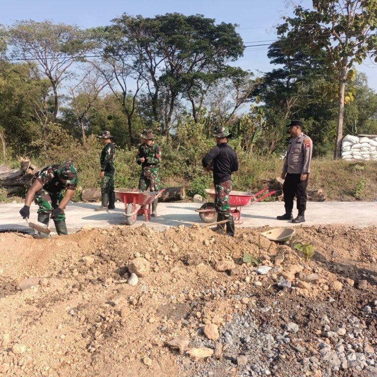 Bahu Jalan Dirapikan, Infrastruktur Desa Parangjoro Lebih Kokoh dan Awet