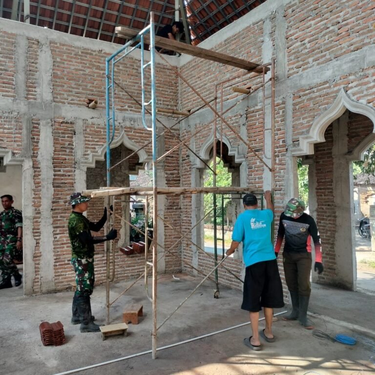 Finishing Masjid Al Barokah: Satgas TMMD dan Warga Bersatu dalam Setiap Langkah