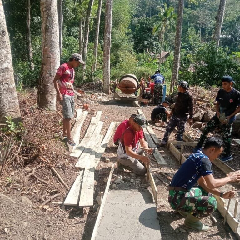 Akses Lebih Aman ke Jembatan Gantung, Rabat Beton di Pattuku Dilanjutkan