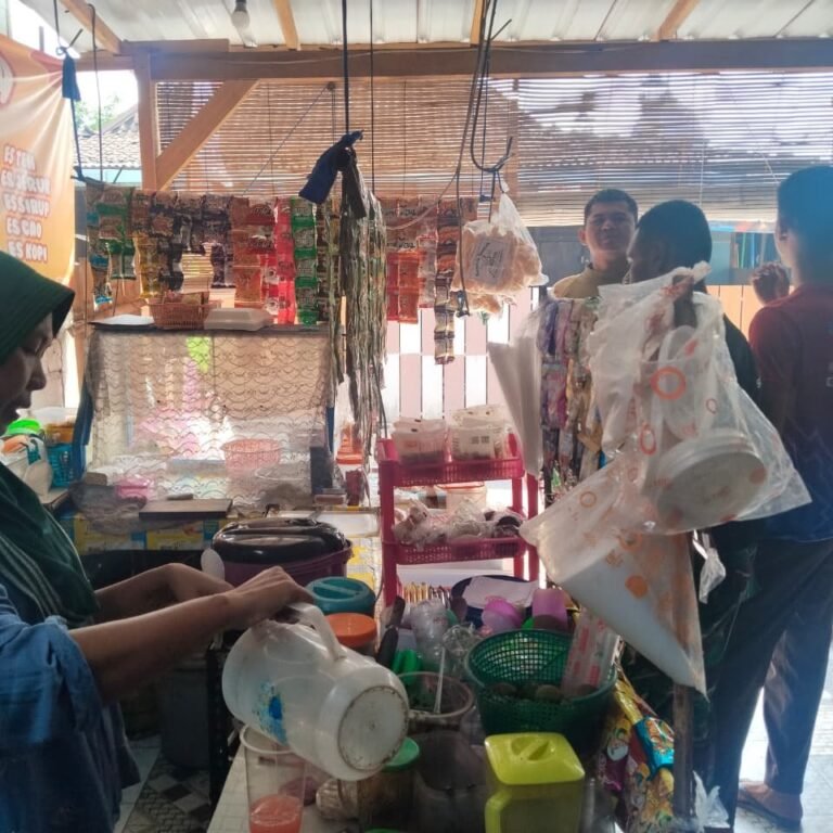 TMMD Ke-129 Sukoharjo: Belanja Ringan Prajurit, Dampak Berat Bagi UMKM