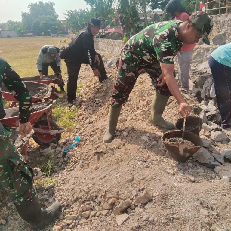 TMMD ke-129 Kodim 0726 Bangun Talud 250 Meter di Parangjoro
