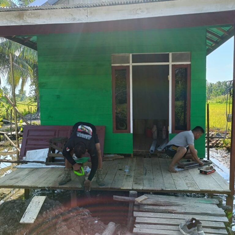 Sentuhan Akhir TMMD, Pengecatan Rumah Kai Birhasani Tersisa 30 Persen