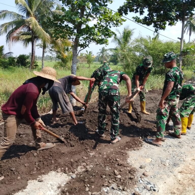 Hari ke-14 TMMD, Jalan di Desa Tamban Bangun Semakin Kokoh