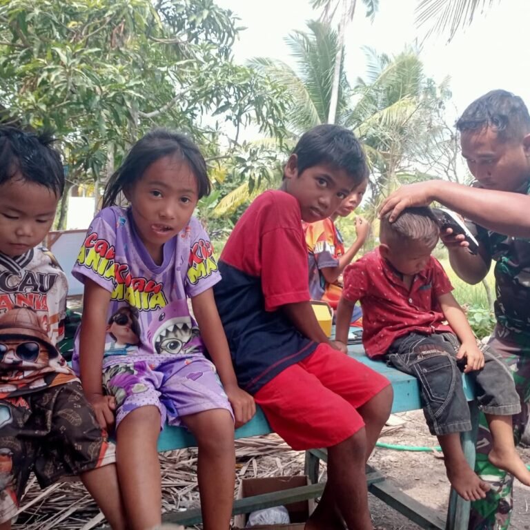 Tawa Anak-anak Warnai Aktivitas Pembangunan di Tamban Bangun