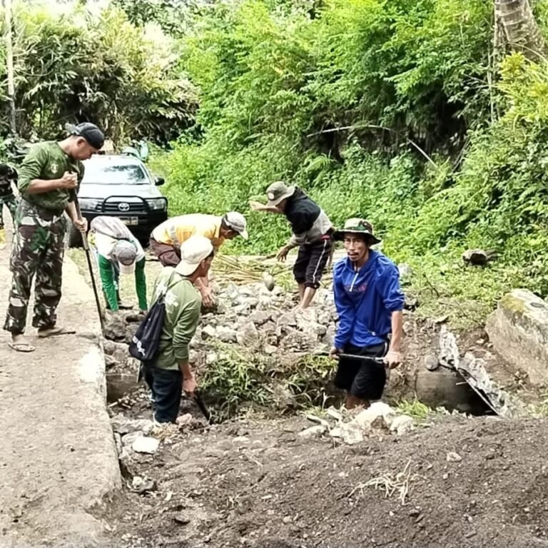 Satgas TMMD ke-129 Benahi Dekker di Perbatasan Dusun Jawi-Jawi