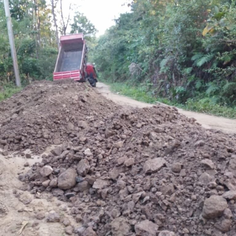 Debu dan Harapan di Patukku: Tanah Timbunan Mulai Ratakan Jalan Impian