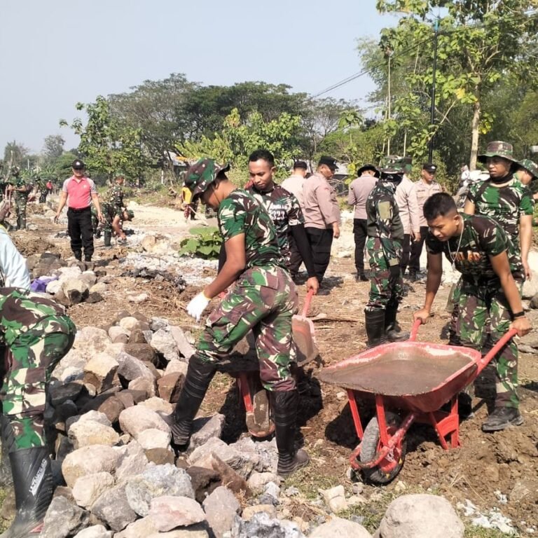 TMMD Reguler Ke-129 Buka Jalan dan Hadirkan Rasa Aman di Desa Parangjoro, Sukoharjo