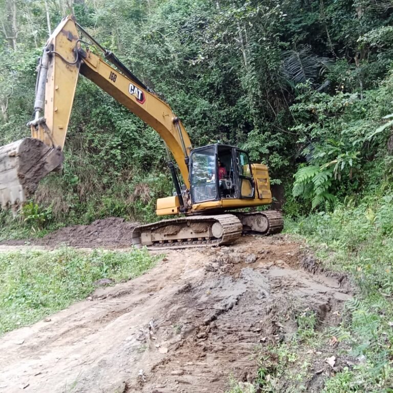 Drainase Dibangun Agar Jalan Desa Patukku Tahan Hujan