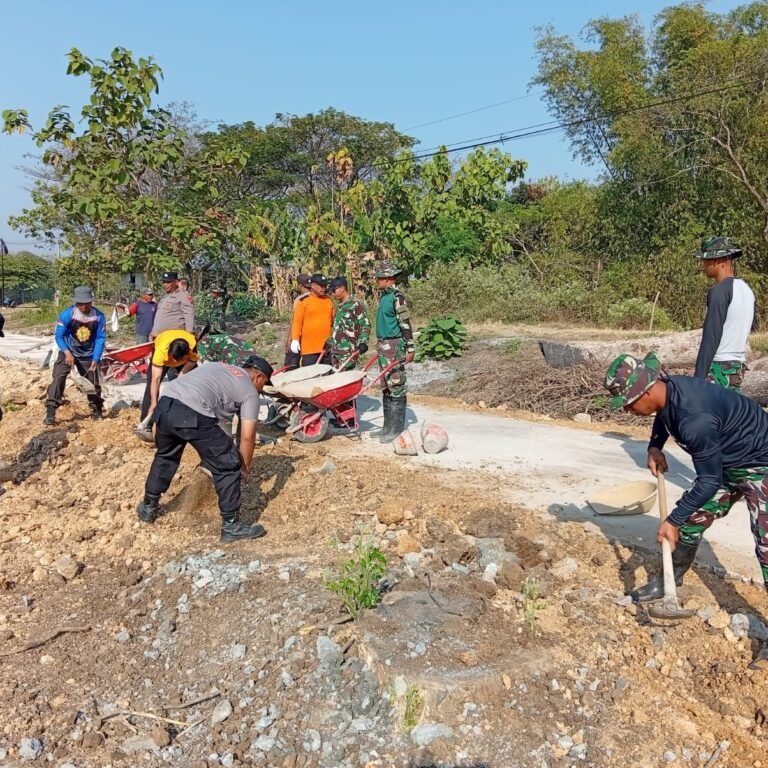 TMMD ke-129 di Sukoharjo: Semangat Gotong Royong Mengatasi Beban Kerja Berat