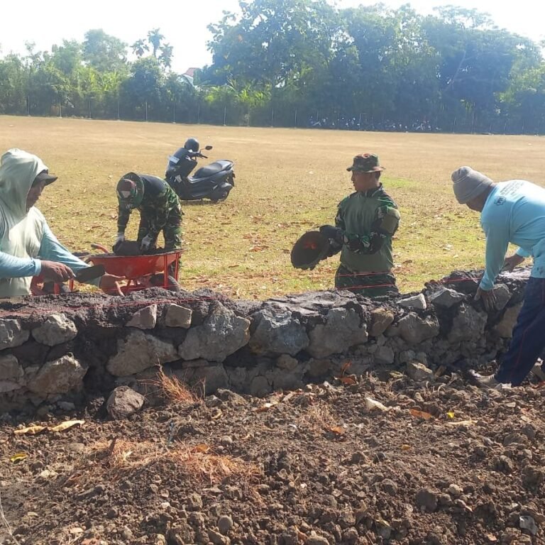 Terik Matahari Tak Padamkan Semangat Gotong Royong di Parangjoro
