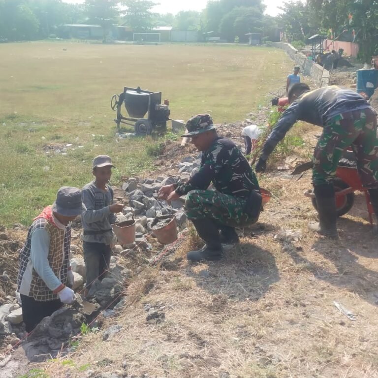 TMMD Reguler ke-129 Kokohkan Sisi Lapangan Desa Parang Joro