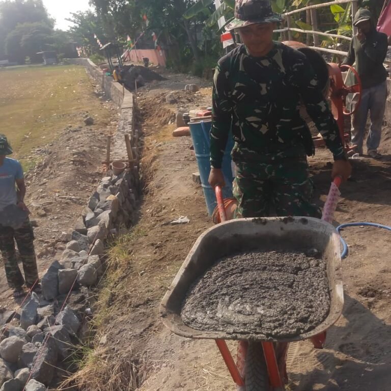 Ketika Cangkul Menjadi Simbol Persatuan di Desa Parangjoro