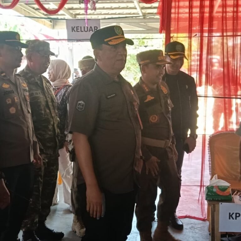TNI dan Forkopimda Tapin Tinjau TPS Pastikan Pilkades Berlangsung Kondusif
