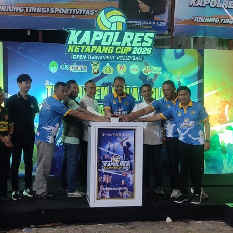 Pasi Pers Kodim 1203/Ketapang Hadiri Penutupan Turnamen Bola Voli Kapolres Cup
