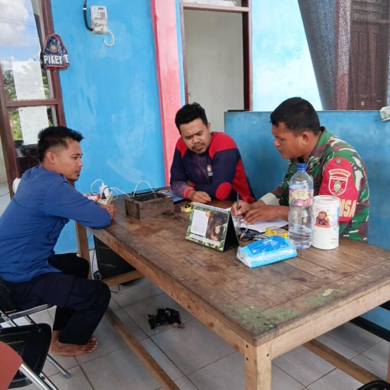 Babinsa Muara Wahau Edukasi Warga Cegah Karhutla Melalui Patroli Terpadu