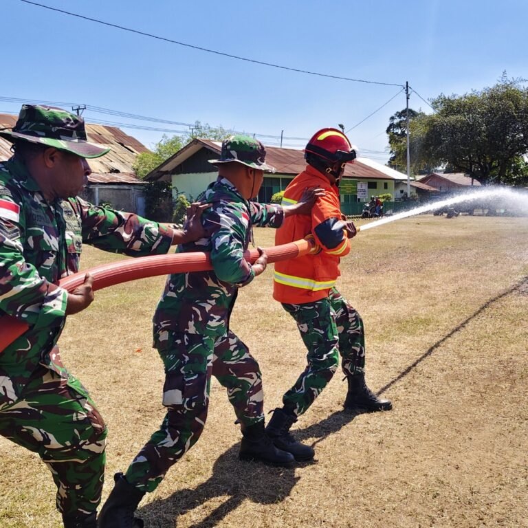 Kodim 1707/Merauke Perkuat Respons Darurat Melalui Pelatihan Bersama Damkar Kabupaten