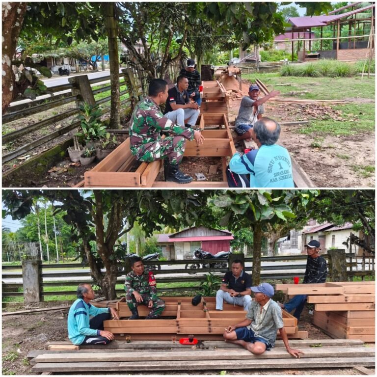 Komsos di Awe Kecil, Babinsa Koramil Simeulue Perkuat Kedekatan dengan Masyarakat
