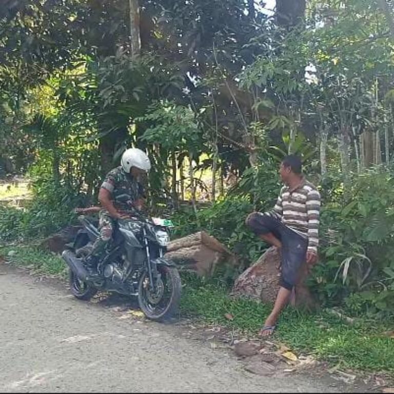 Babinsa Koramil 01/Jaya Patroli Karhutla di Lamme, Ingatkan Warga Hindari Buka Lahan dengan Membakar