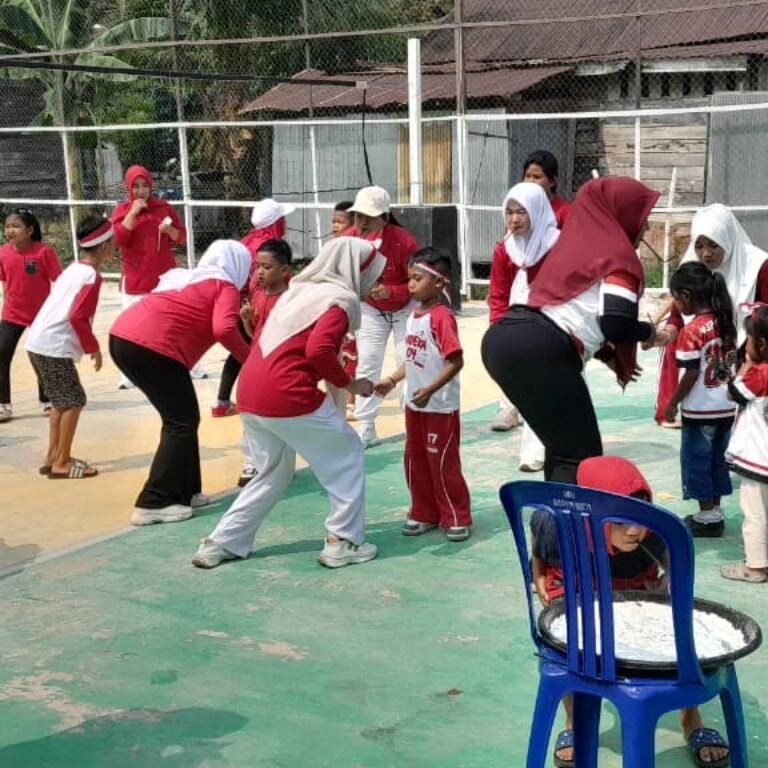 Suasana Kekeluargaan Menguat, Warga Asrama Kodim 1001/HSU-BLG Meriahkan HUT RI