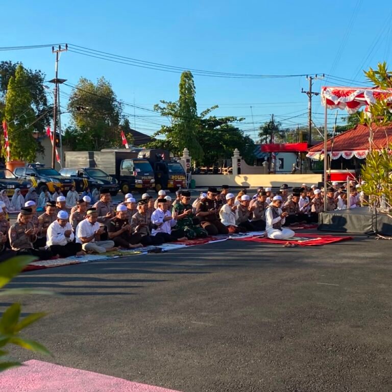 ‎Bersama Forkopimda, Dandim Anton Mahriadi Ikuti Sholat Istisqa di Lapangan Polres Batola‎