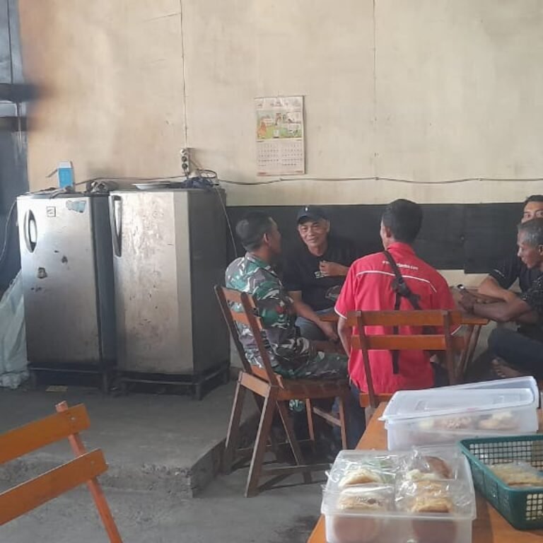 Dari Warung Kopi, Babinsa Teunom Dorong Warga Kembangkan Usaha dan Kemandirian Ekonomi
