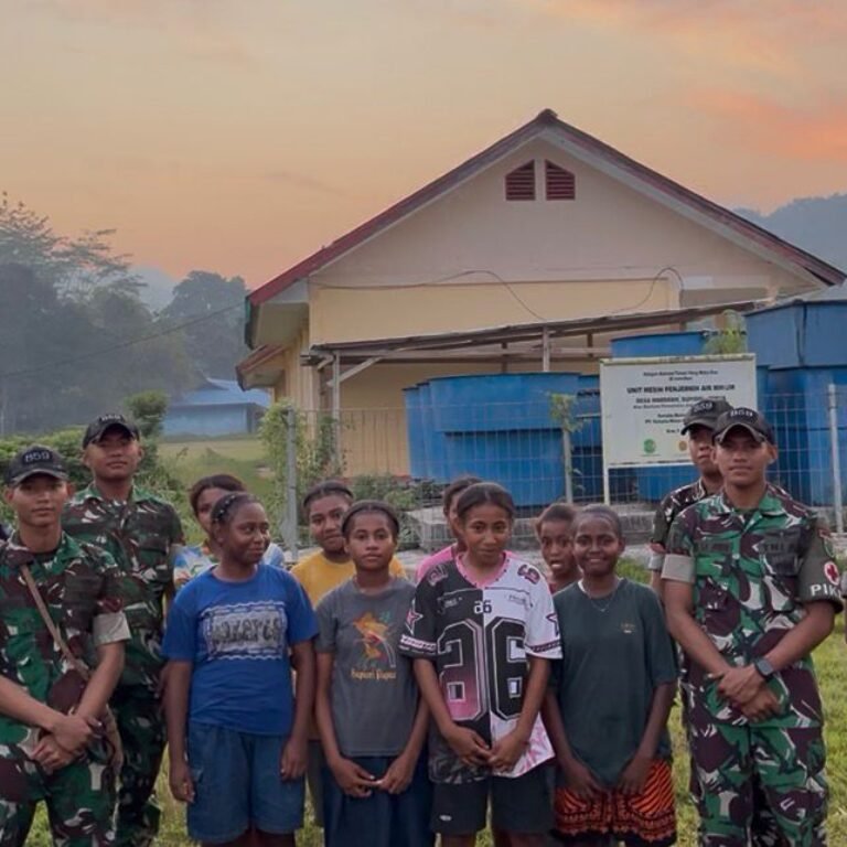 Yonif TP 859/RBK Dorong Warga Supiori Jaga Kesehatan dan Lingkungan
