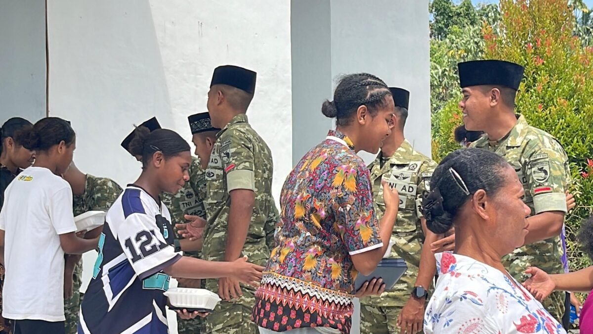 Bukan Sekadar Bakti Sosial, Yonif TP 859/RBK Bangun Persaudaraan Bersama Jemaat GBI ROCK