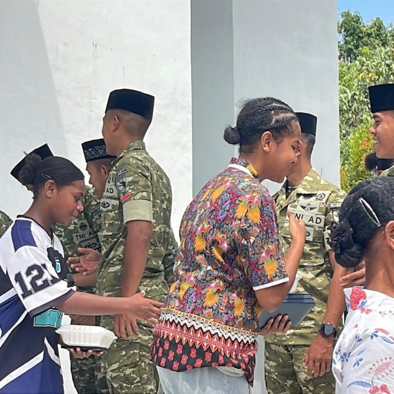 Bukan Sekadar Bakti Sosial, Yonif TP 859/RBK Bangun Persaudaraan Bersama Jemaat GBI ROCK