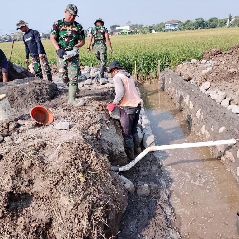 Peran Satgas TMMD Reguler ke-129 Dalam Pembangunan Saluran di Parangjoro