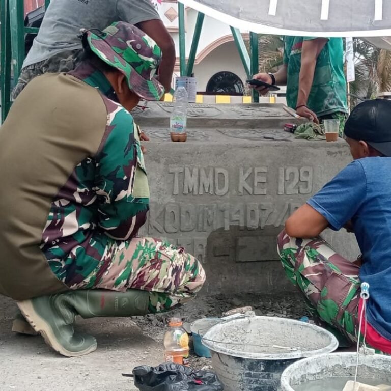 Pembangunan Jambanisasi TMMD ke-129 di Maroanging Diberi Penanda Prasasti