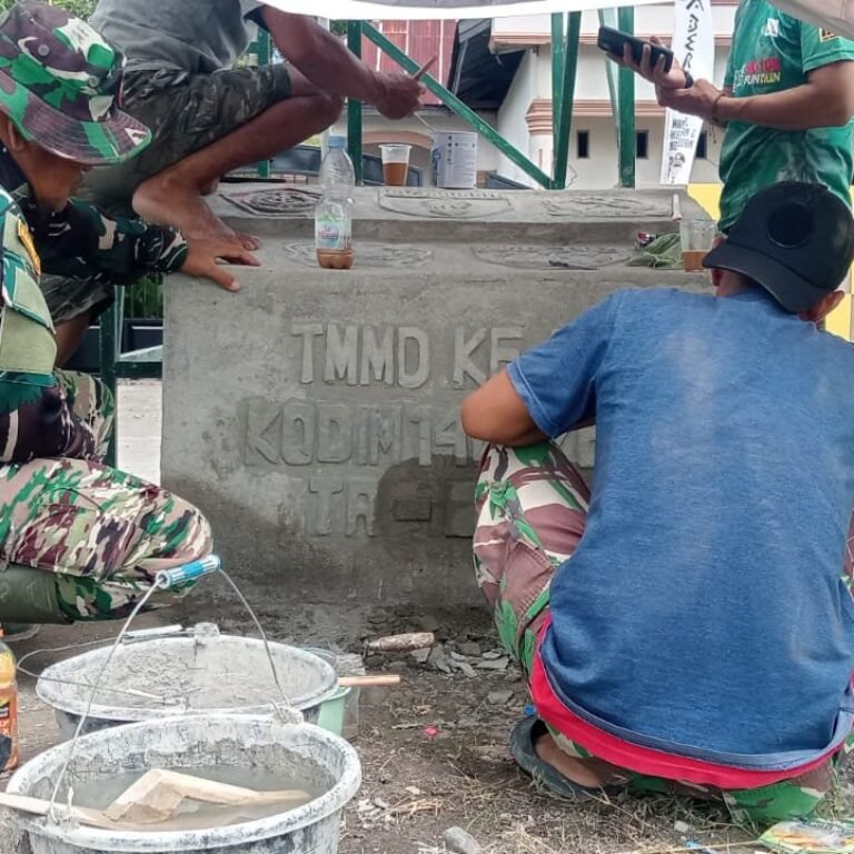 Prasasti Resmi Tunjuk Pembangunan Jambanisasi di Kelurahan Maroanging
