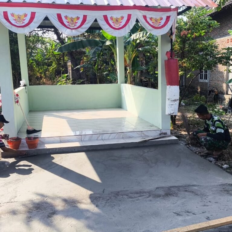 Sentuhan Terakhir Pembangunan Pos Kamling Dukuh Singkil: Halaman Dicor