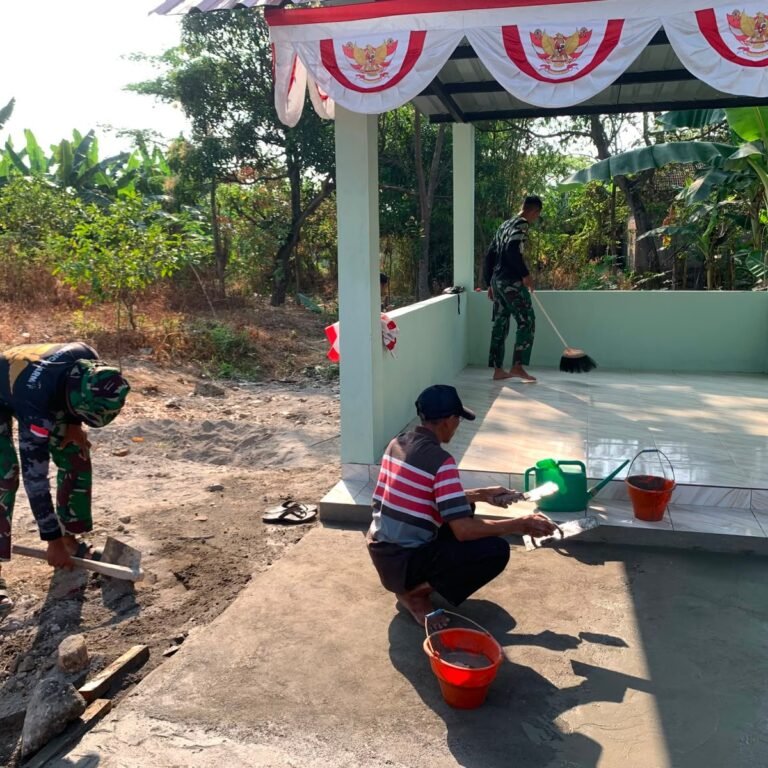 Halaman Dicor dan Sekitar Dirapikan, Pos Kamling Dukuh Singkil Dikebut