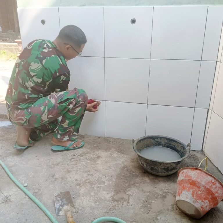 TMMD 129 Perbaiki Sarana Wudhu Masjid Parangjoro, Perhatikan Aliran Air