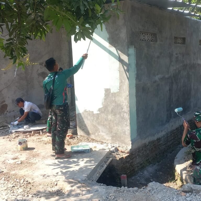 Pengecatan Tempat Wudhu Masjid Al Mubarok Dikerjakan Bersama Warga