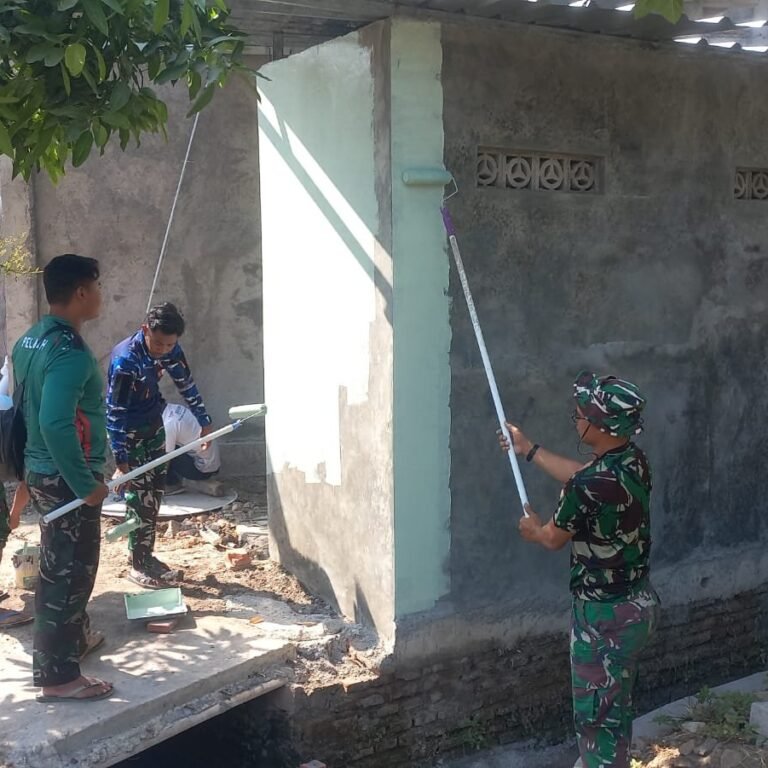 Pengecatan Tempat Wudhu Masjid Al Mubarok Dikerjakan Satgas dan Warga