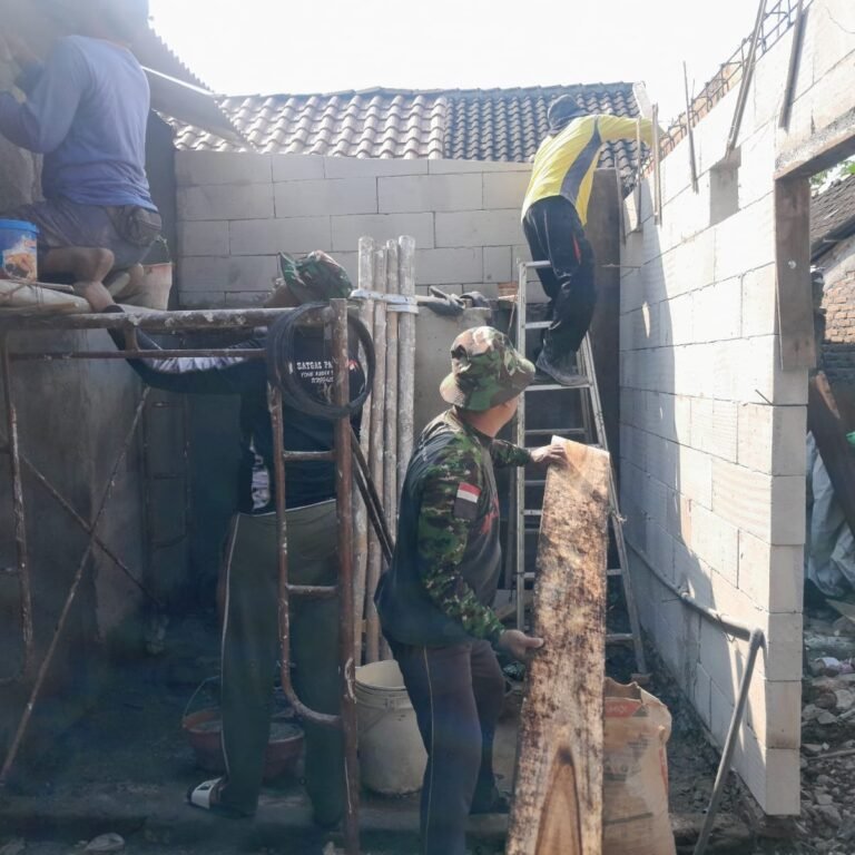 Perbaikan Rumah Subani Dikerjakan Satgas TMMD Secara Tahap di Desa Parangjoro