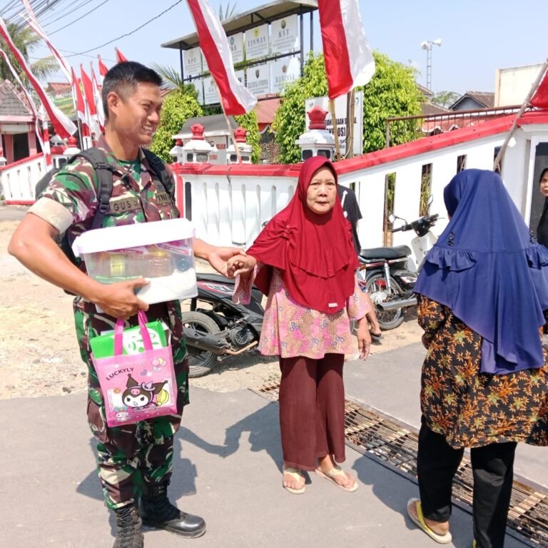 Balai Desa Parangjoro Jadi Titik Penyaluran Sembako Oleh Satgas TMMD