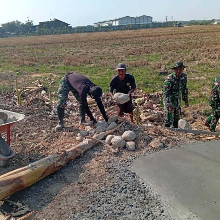 Setelah Talut Rampung, Parangjoro Rapi: Warga dan Satgas TMMD Bersihkan Sisa Material