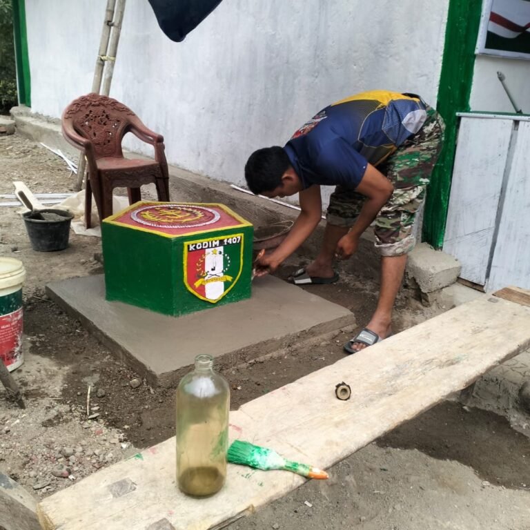 Prasasti Jadi Penutup Resmi Perbaikan Rumah RTLH Bapak Bella di Pattuku