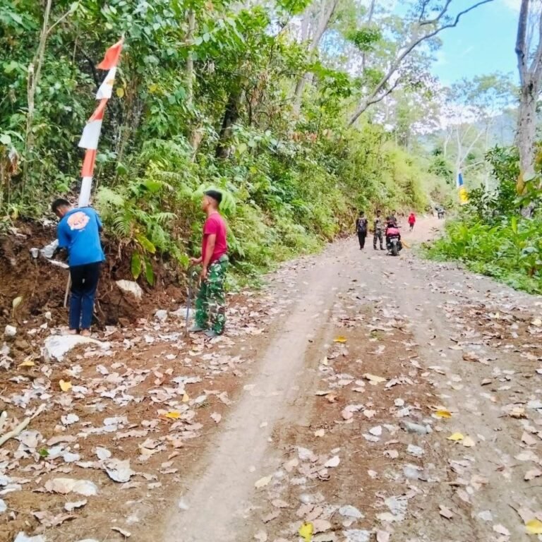 Pemasangan Umbul-Umbul Tandai Penghujung TMMD ke-129 di Pattuku