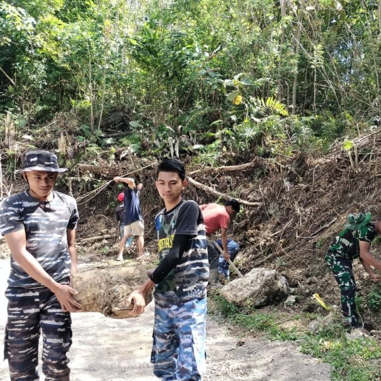 Sisa Material di Badan Jalan Bontocani Dibersihkan Jelang Penutupan TMMD