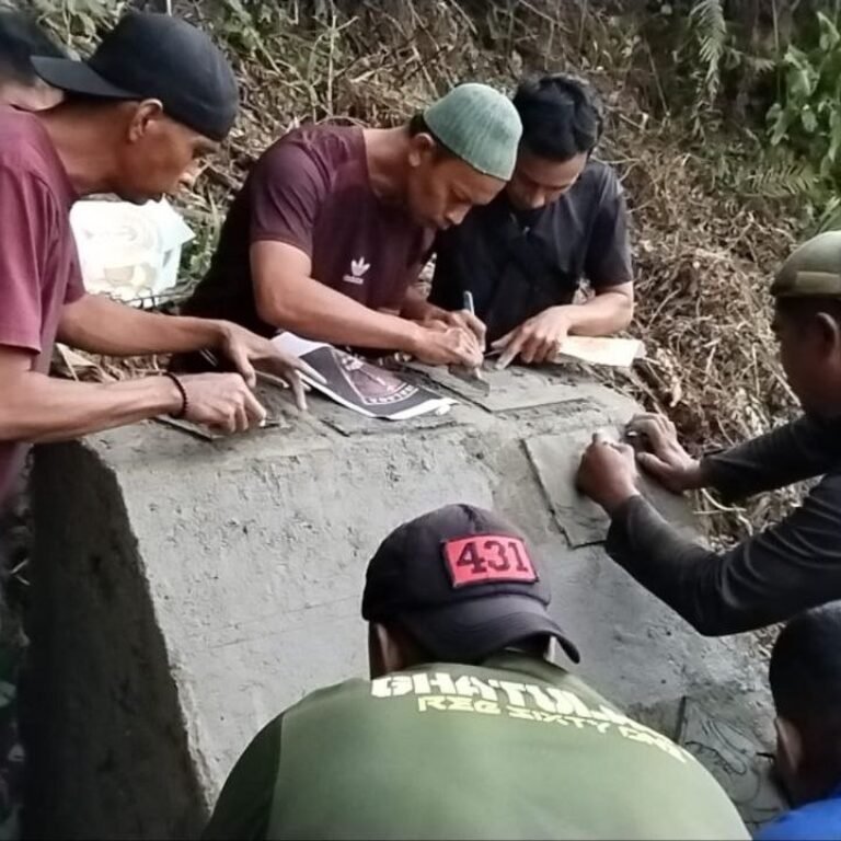 Satgas TMMD 1407/Bone Percepat Pembuatan Prasasti Jalan Sebelum Penutupan